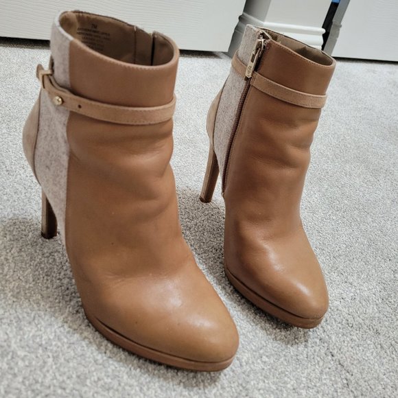 ANTONIO MELANI Shoes - Antonio Melani tan leather/fabric heeled bootie 7M